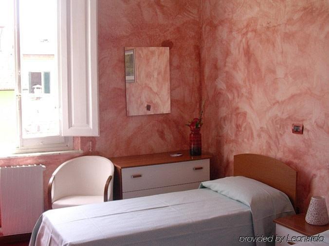 Hotel Buenos Aires Montecatini Terme Habitación foto